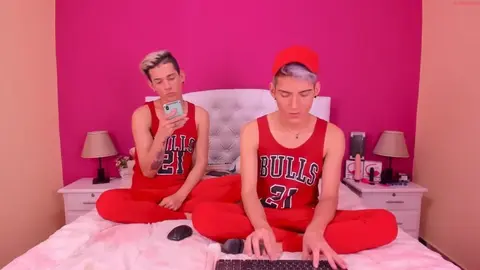 VenezuelCouple – pareja de twinks flip-flop calientes