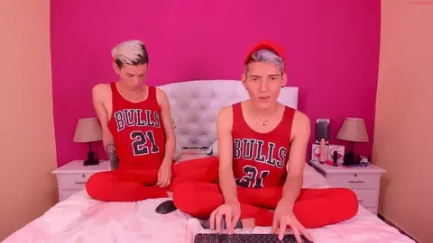 VenezuelCouple – pareja de twinks flip-flop calientes