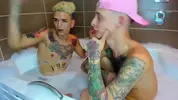 Couple de twinks camboys tatoués - Tattoohotboys