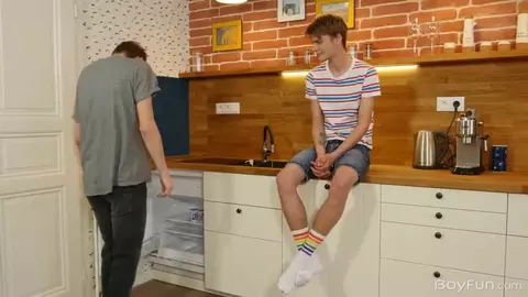 Heißes Twink-Lover-Paar zuhause - Curtis & Kieran