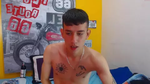 Pareja de camboys bien hot en cam flip-flop