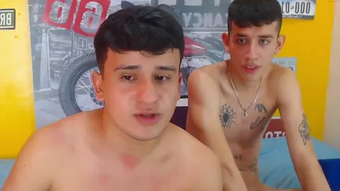 Coppia di camboy super hot in cam flip-flop