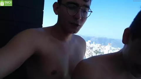 Couple de potes lovers bien hot - Dopaminefor