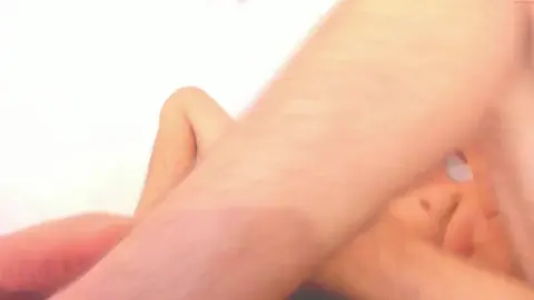 Casal de twinks quentes Nicolas & Chris Petite em vídeo pornô