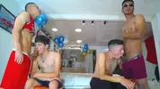 Show porno en grupo con camboys colombianos latinos