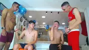 Show porno en grupo con camboys colombianos latinos