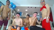 Show porno en grupo con camboys colombianos latinos