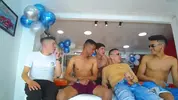 Show porno en grupo con camboys colombianos latinos