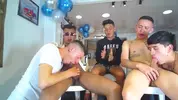 Show porno en grupo con camboys colombianos latinos