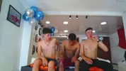 Show porno en grupo con camboys colombianos latinos