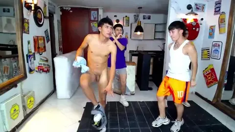 Orgia quente de camboys twinks latinos