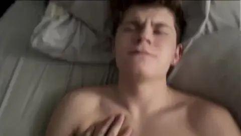 Sexo caliente en casa entre amantes y amigos con Silas