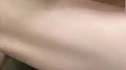 Sexy show porno amatoriale con il twink Silas