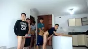 Groupe de potes gays sexy en show cam
