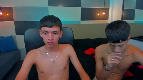 Couple de minets bien chauds - juanndsteven