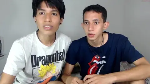 Pareja de twinks colombianos calientes en cámara