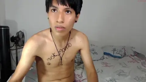 Sexy couple de minets camboys colombiens
