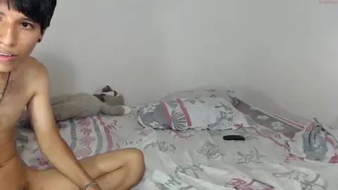 Casal de twinks colombianos quentes na cam