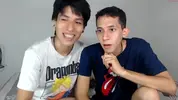 Pareja de twinks colombianos calientes en cámara