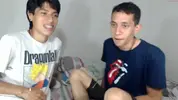 Pareja de twinks colombianos calientes en cámara