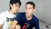 Pareja de twinks colombianos calientes en cámara
