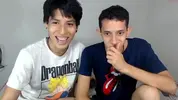 Pareja de twinks colombianos calientes en cámara