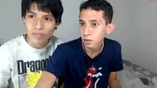 Pareja de twinks colombianos calientes en cámara