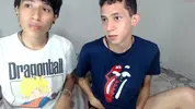 Pareja de twinks colombianos calientes en cámara