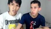 Pareja de twinks colombianos calientes en cámara
