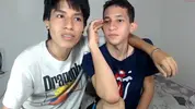 Pareja de twinks colombianos calientes en cámara