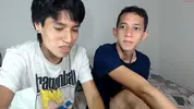 Pareja de twinks colombianos calientes en cámara