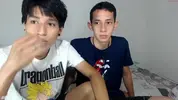 Pareja de twinks colombianos calientes en cámara