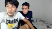 Pareja de twinks colombianos calientes en cámara
