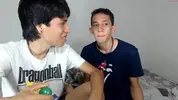 Pareja de twinks colombianos calientes en cámara