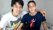 Pareja de twinks colombianos calientes en cámara