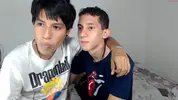Pareja de twinks colombianos calientes en cámara