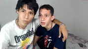 Pareja de twinks colombianos calientes en cámara