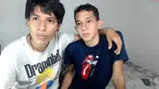 Pareja de twinks colombianos calientes en cámara