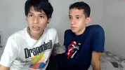 Pareja de twinks colombianos calientes en cámara