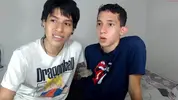 Pareja de twinks colombianos calientes en cámara