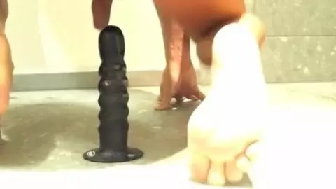 Grosso dildo nel culo