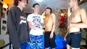 heiße Gruppensex-Orgie mit lateinamerikanischen Twink-Freunden