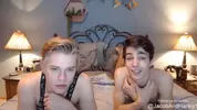 coppia di amici twink JacobHarley in show di sesso in cam