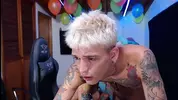 Show porno hot de couple twink sur Tattoohotboys