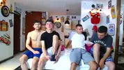 Show d'orgie porno chaude de camboys en groupe