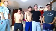 Show d'orgie porno chaude de camboys en groupe