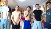 Show d'orgie porno chaude de camboys en groupe