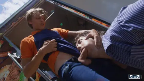 Leo Louis, Thick Angel – Morrendo de fome pela junk food dele