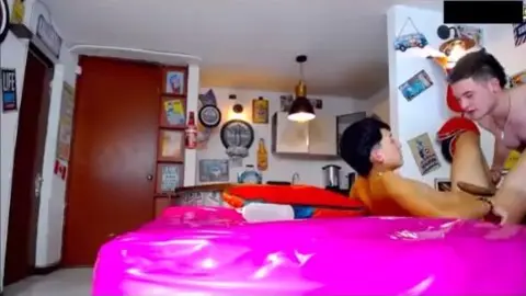 Grupo de twinks bem quentes no Sexytwinks porn tube