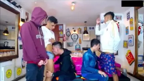 Grupo de twinks bien calientes en Sexytwinks porn tube